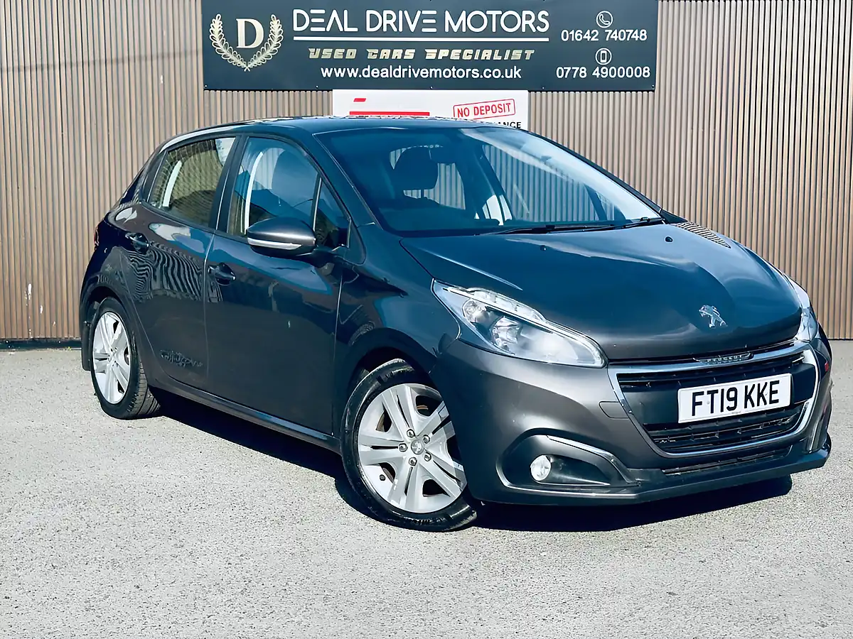 Used 2019 Peugeot 208 Active Grey - Front View