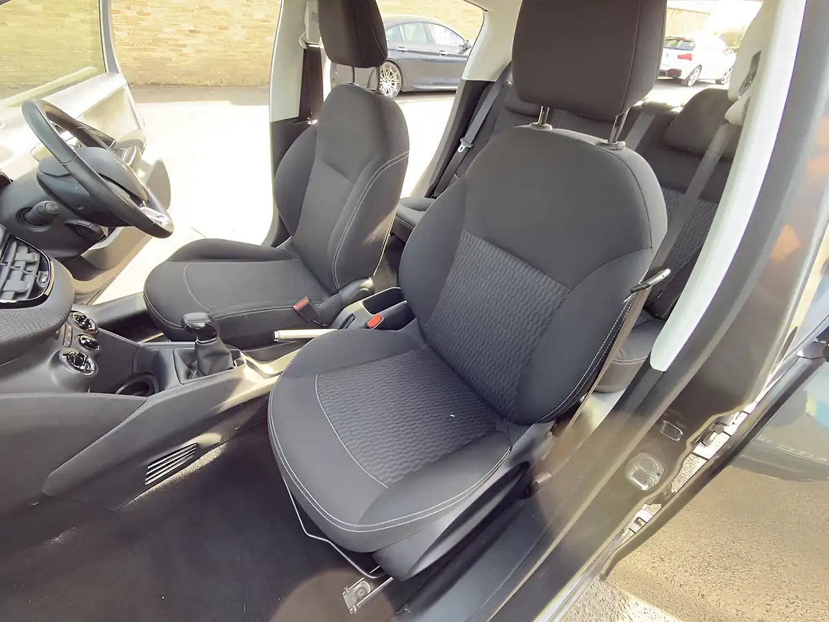 Used 2019 Peugeot 208 Active Grey - Interior and Exterior details 18