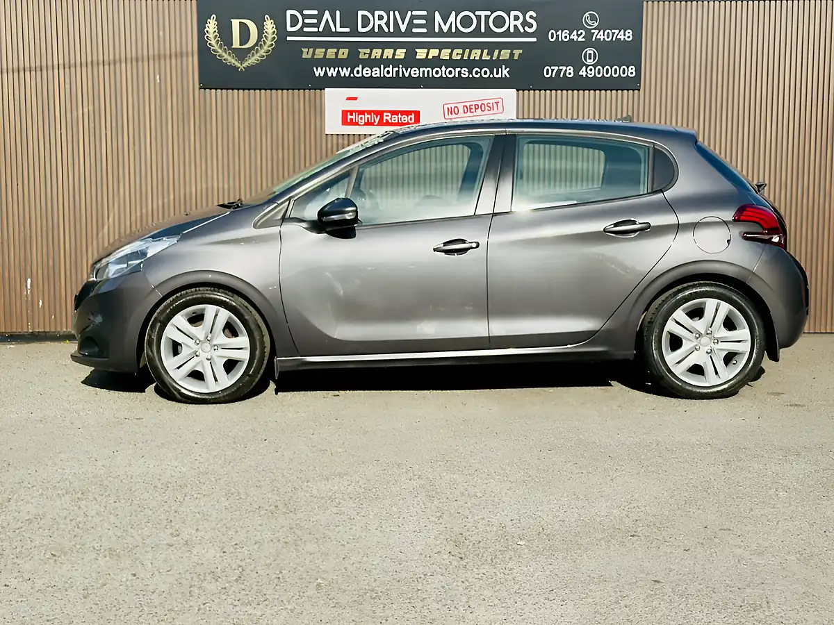 Used 2019 Peugeot 208 Active Grey - Interior and Exterior details 5