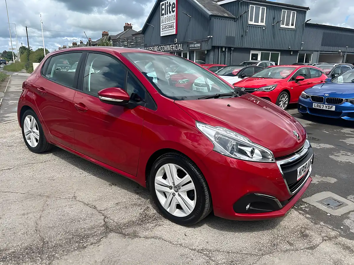 Used 2019 Peugeot 208 Active Red - Front View