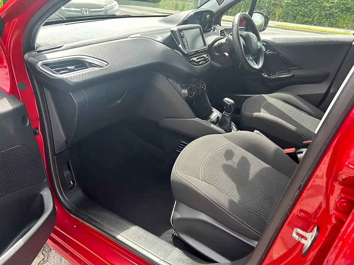 Used 2019 Peugeot 208 Active Red - Interior and Exterior details 10