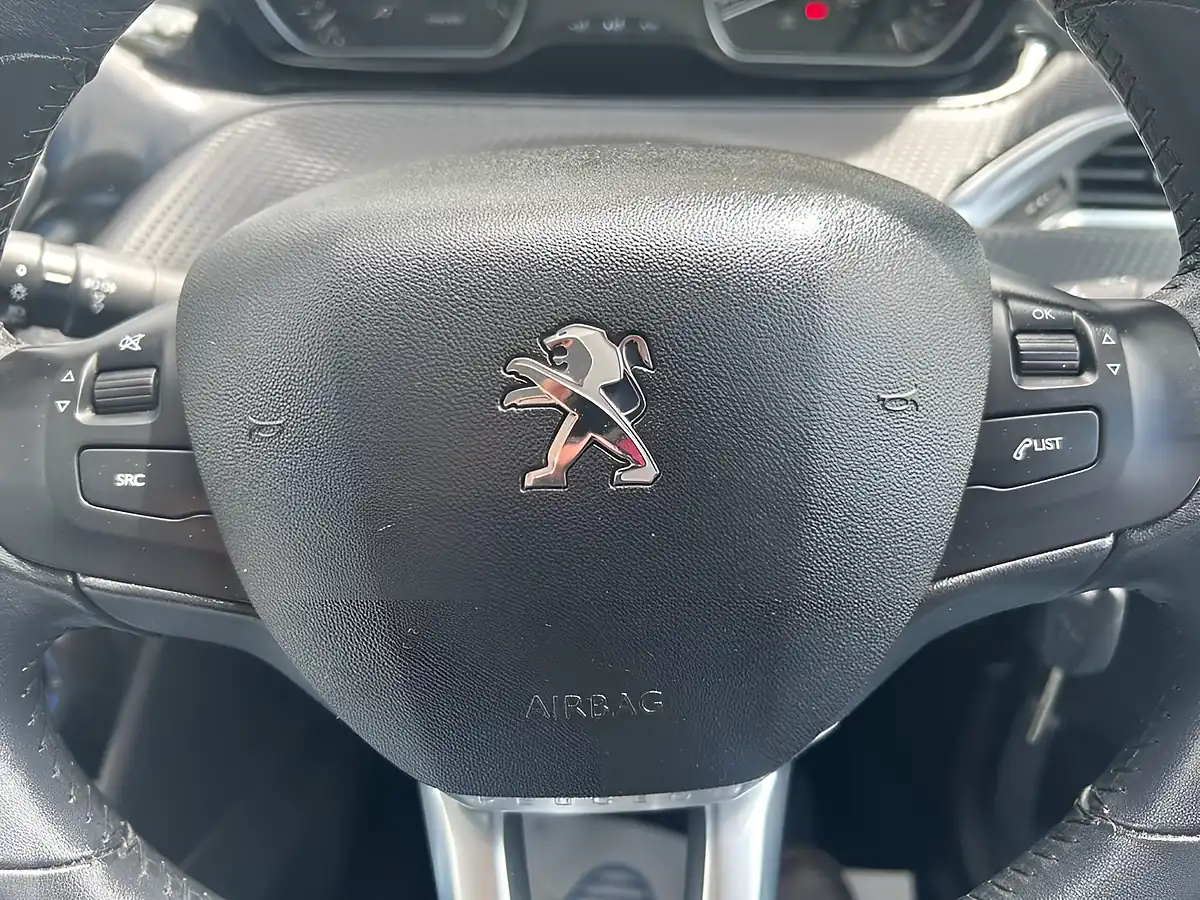 Used 2019 Peugeot 208 Active Red - Interior and Exterior details 5