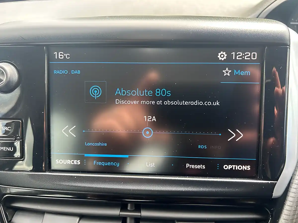 Used 2019 Peugeot 208 Active Red - Interior and Exterior details 6
