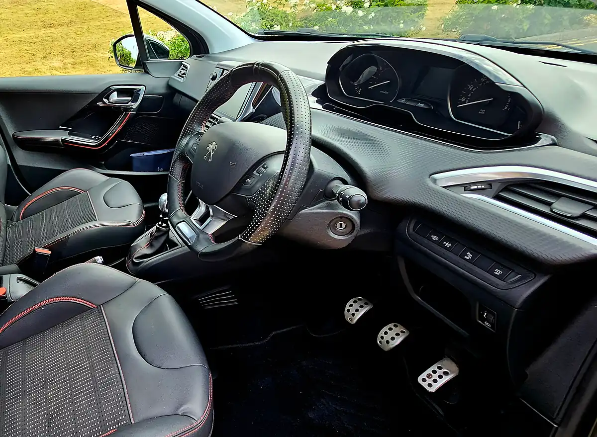 Used 2019 Peugeot 208 GT Line Grey - Interior and Exterior details 15
