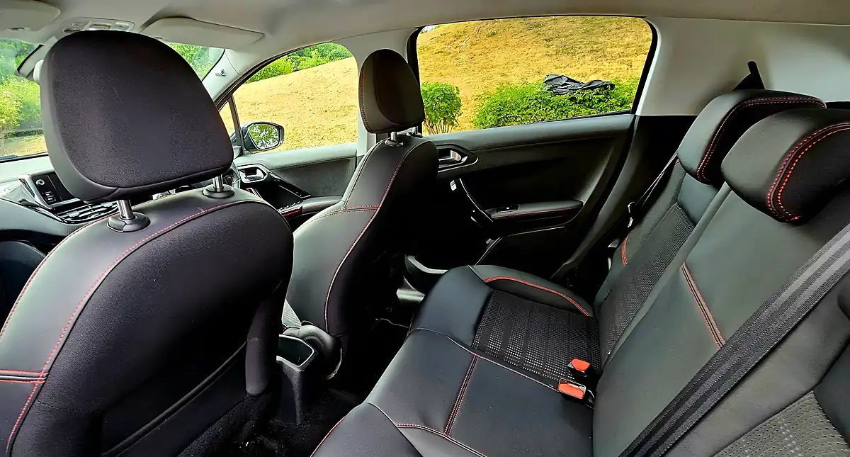 Used 2019 Peugeot 208 GT Line Grey - Interior and Exterior details 18