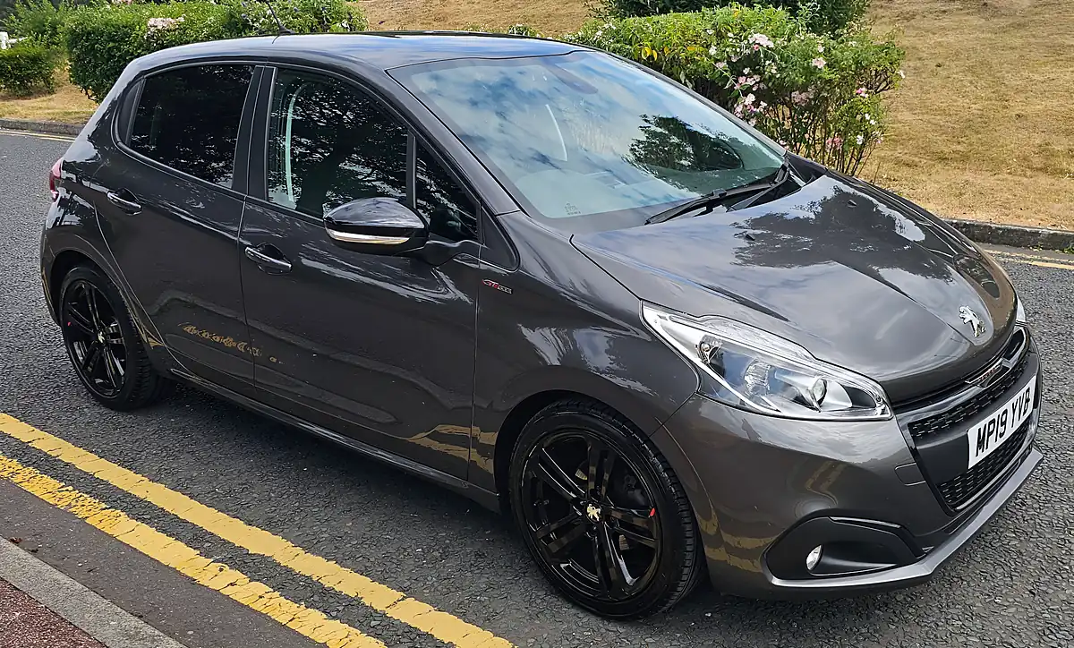 Used 2019 Peugeot 208 GT Line Grey - Interior and Exterior details 5