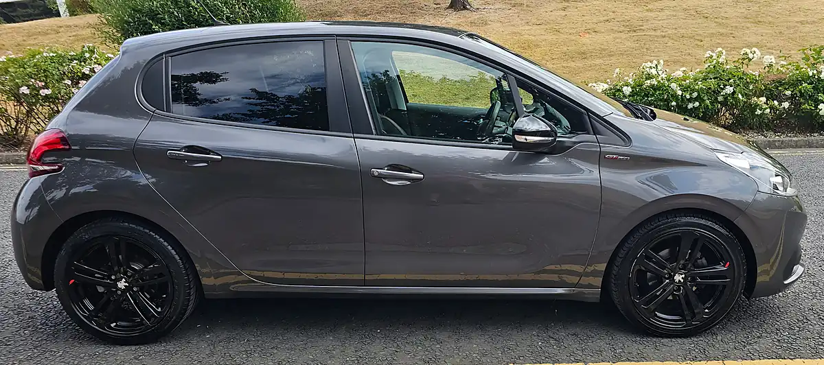 Used 2019 Peugeot 208 GT Line Grey - Interior and Exterior details 6