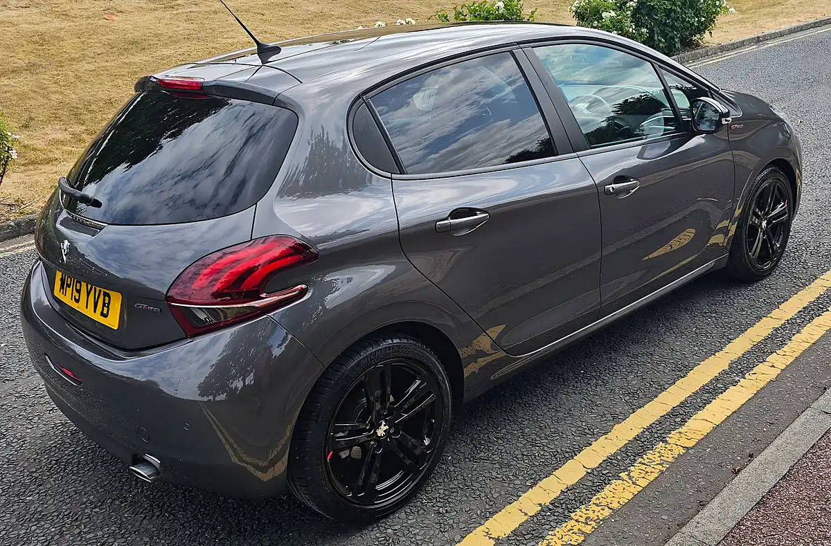 Used 2019 Peugeot 208 GT Line Grey - Interior and Exterior details 7
