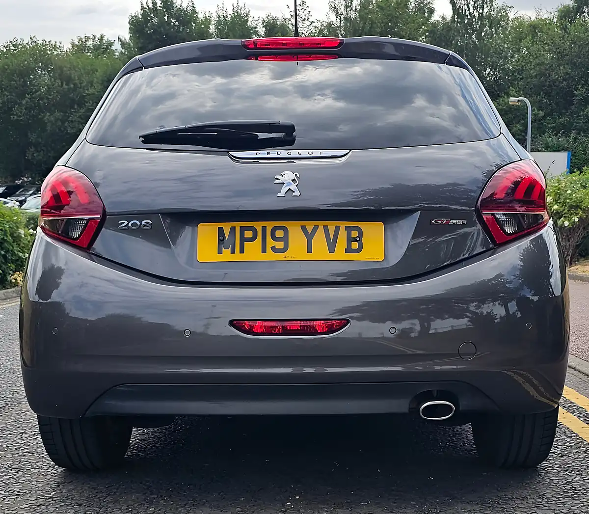 Used 2019 Peugeot 208 GT Line Grey - Interior and Exterior details 8