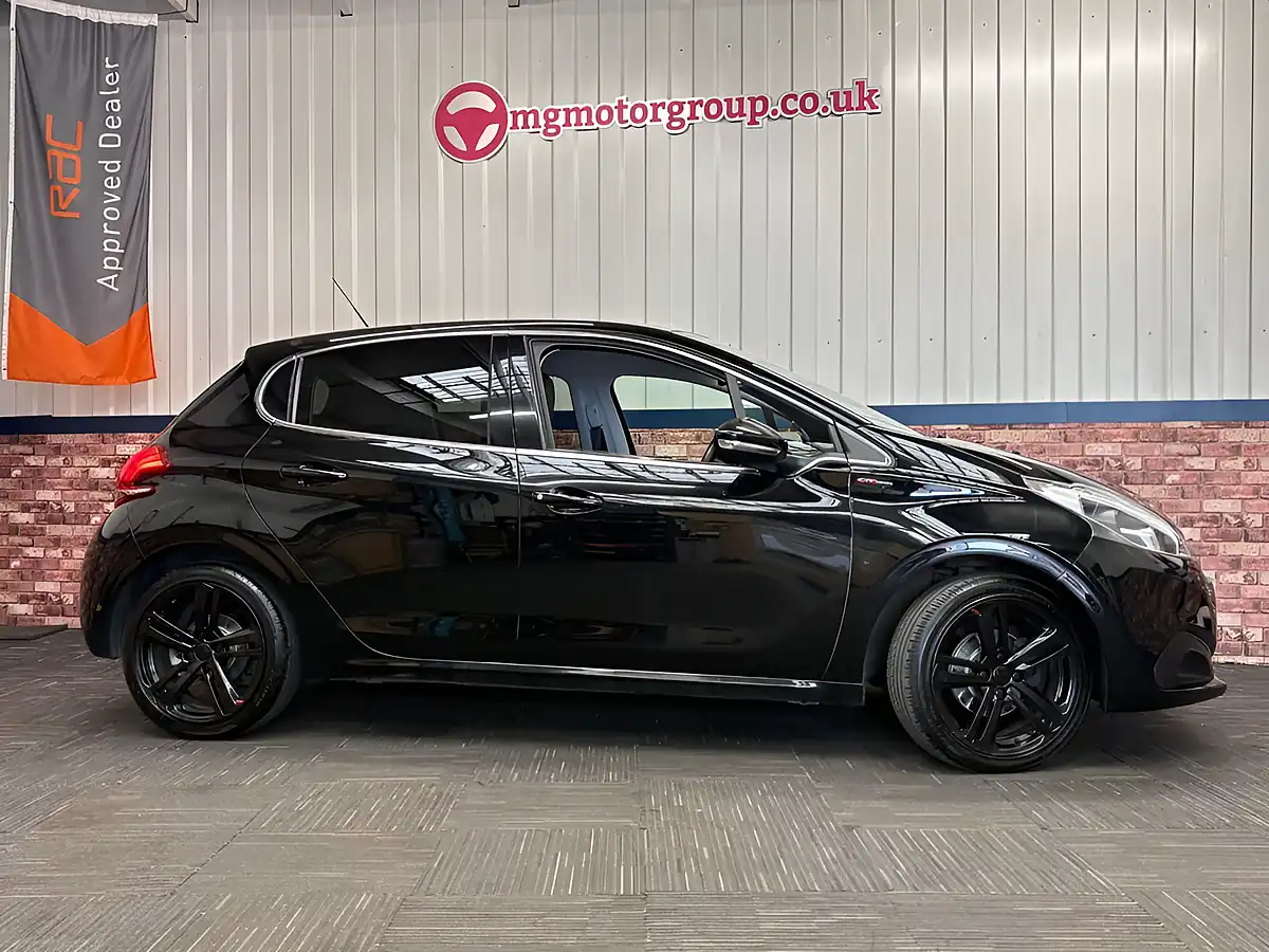 Used 2019 Peugeot 208 GT Line Nera Black - Interior and Exterior details 3