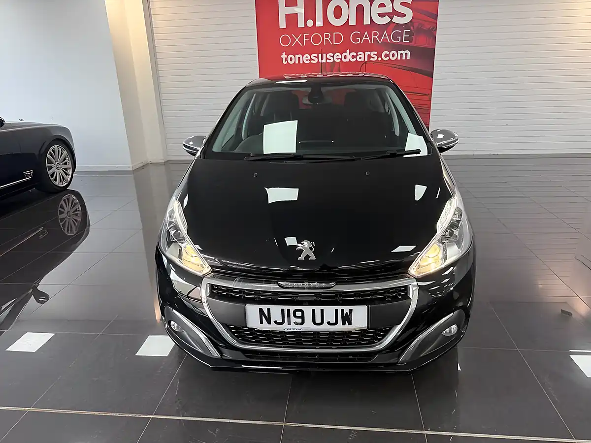 Used 2019 Peugeot 208 Signature Black - Interior and Exterior details 13