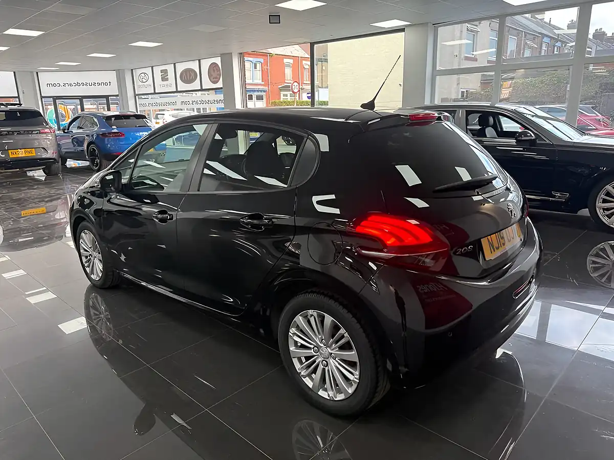 Used 2019 Peugeot 208 Signature Black - Interior and Exterior details 9