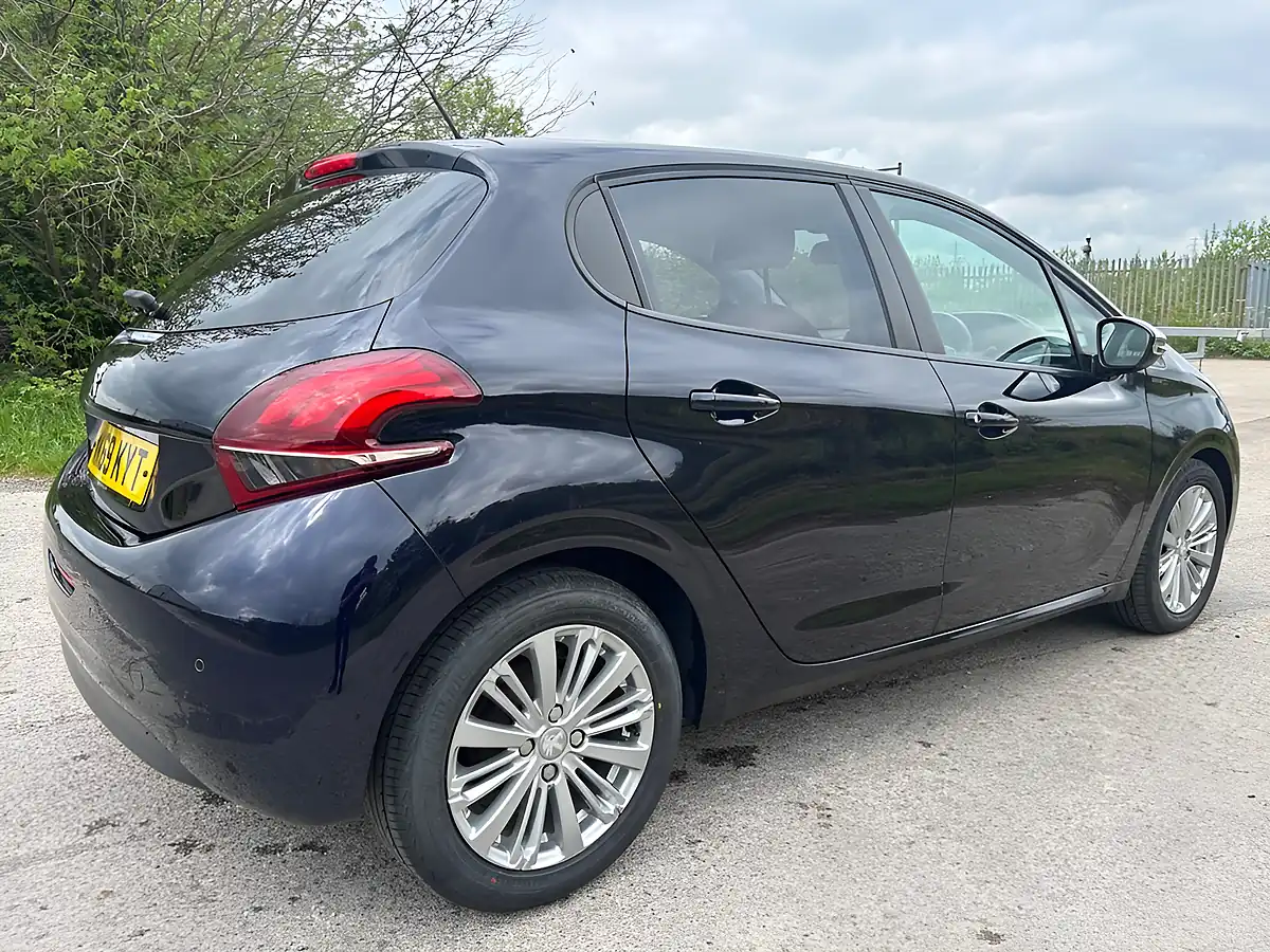 Used 2019 Peugeot 208 Signature Blue - Interior and Exterior details 11