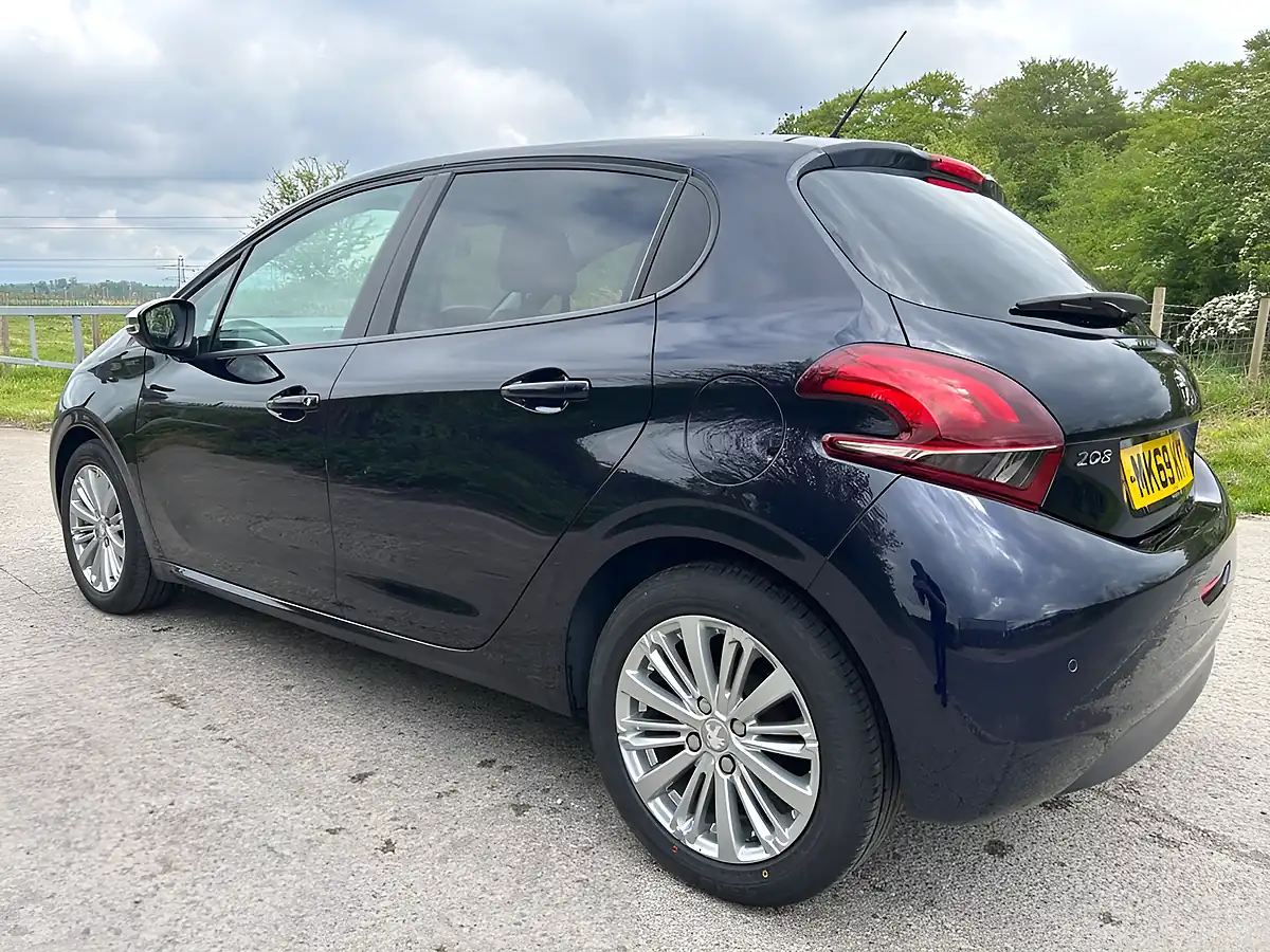 Used 2019 Peugeot 208 Signature Blue - Interior and Exterior details 12