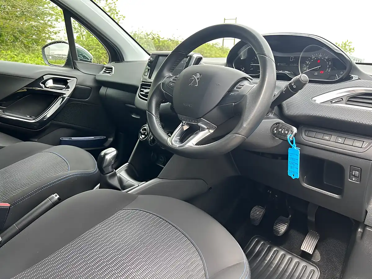 Used 2019 Peugeot 208 Signature Blue - Interior and Exterior details 14