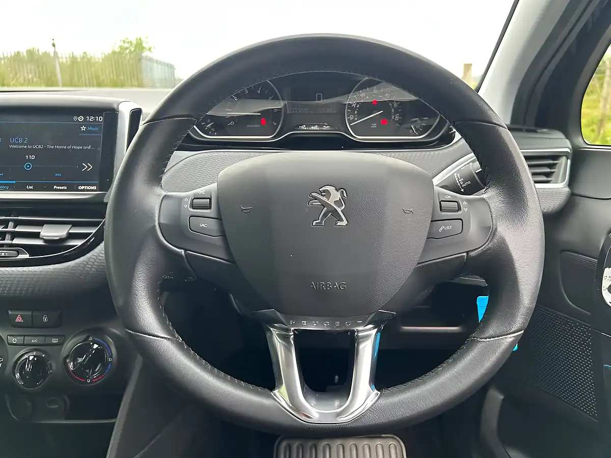 Used 2019 Peugeot 208 Signature Blue - Interior and Exterior details 15