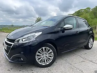 Used 2019 Peugeot 208 Signature Blue - Interior and Exterior details 4