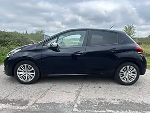 Used 2019 Peugeot 208 Signature Blue - Interior and Exterior details 5
