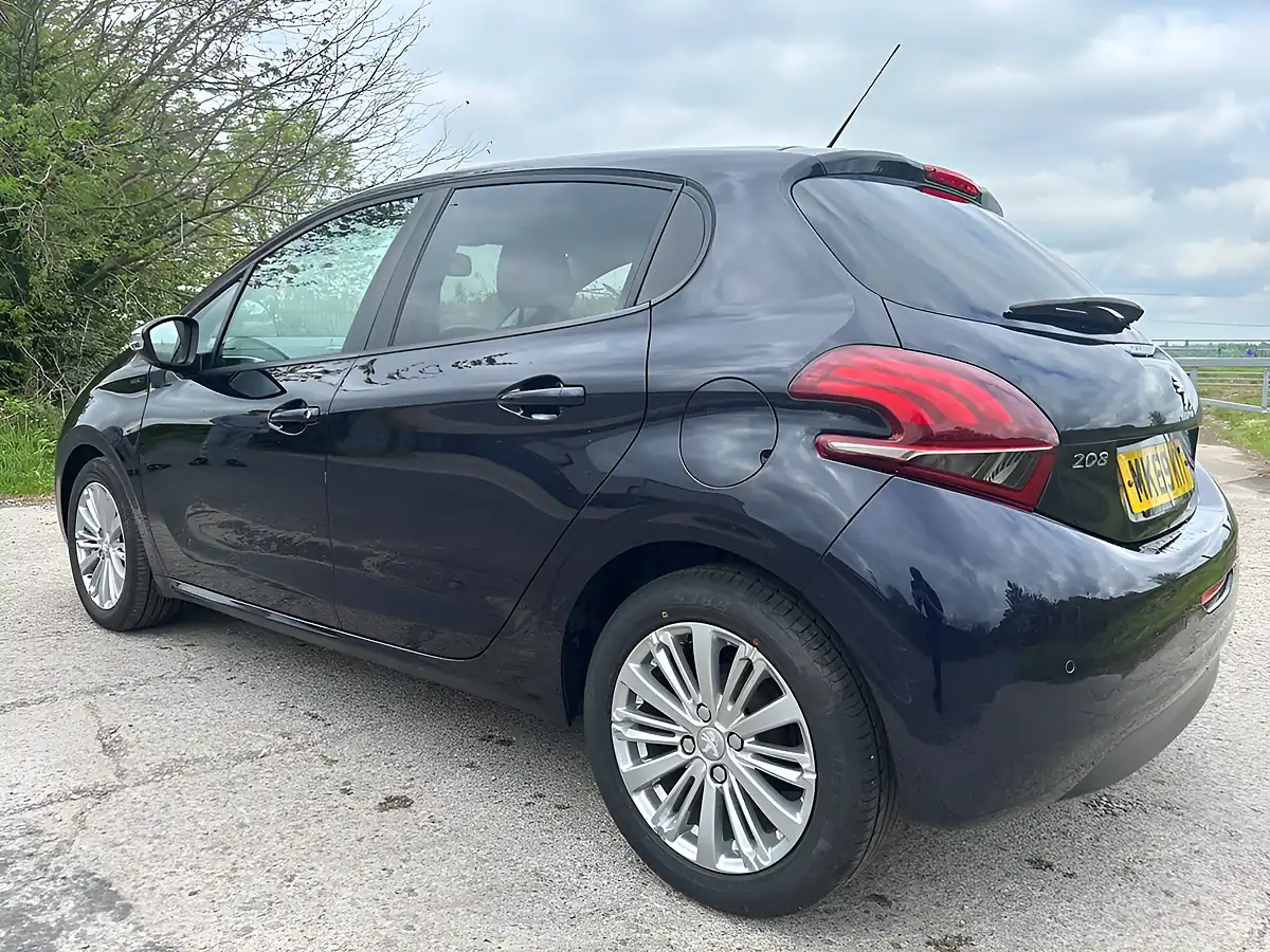 Used 2019 Peugeot 208 Signature Blue - Interior and Exterior details 6