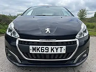 Used 2019 Peugeot 208 Signature Blue - Interior and Exterior details 7