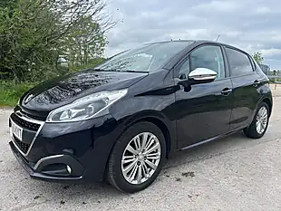 Used 2019 Peugeot 208 Signature Blue - Interior and Exterior details 8