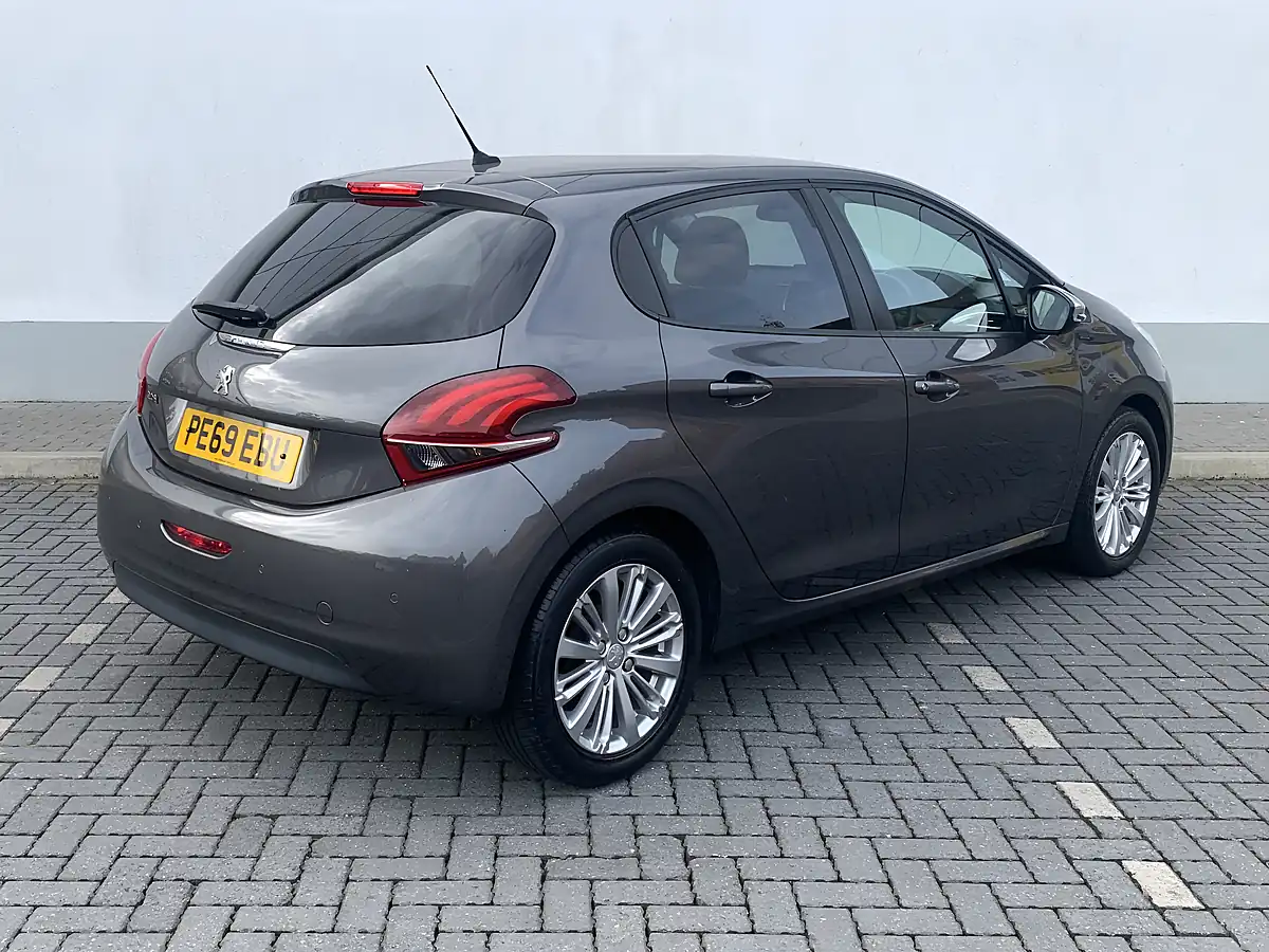 Used 2019 Peugeot 208 Signature Grey - Interior and Exterior details 10