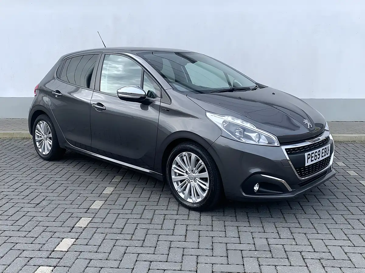 Used 2019 Peugeot 208 Signature Grey - Interior and Exterior details 3