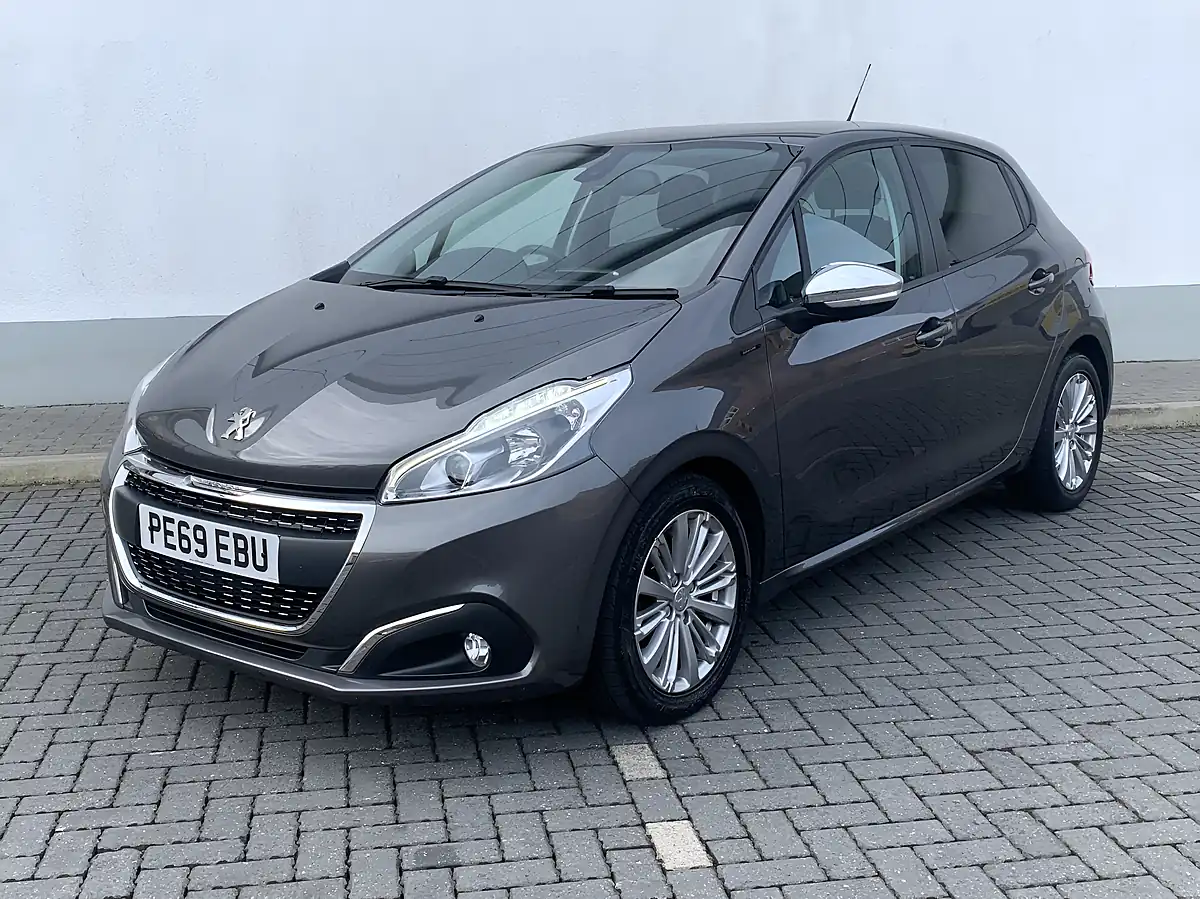 Used 2019 Peugeot 208 Signature Grey - Interior and Exterior details 4
