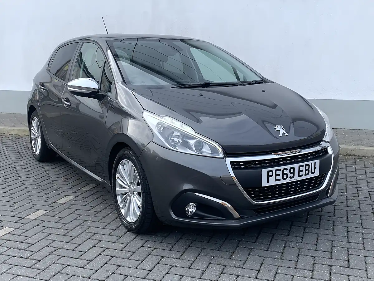 Used 2019 Peugeot 208 Signature Grey - Interior and Exterior details 6