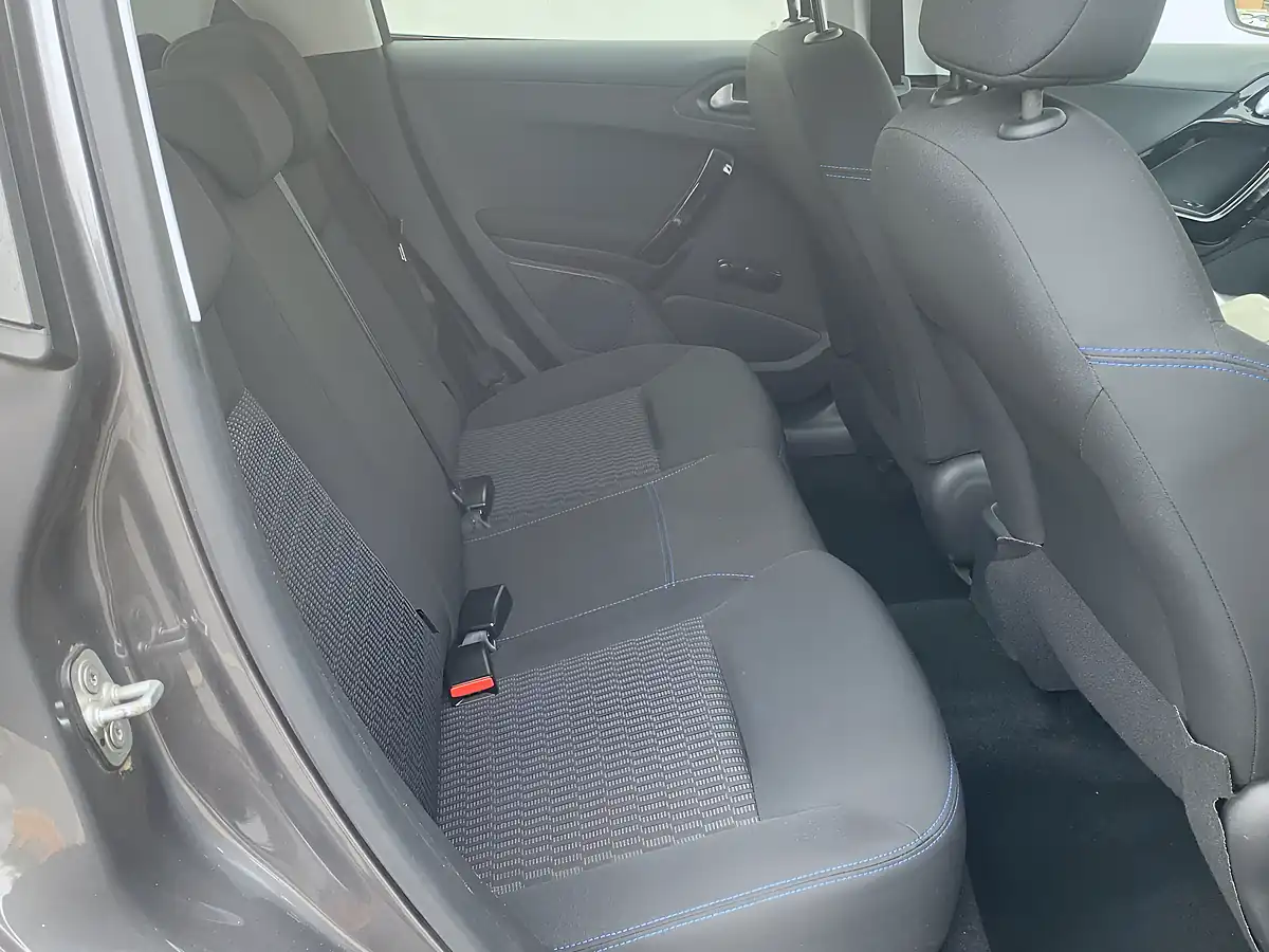 Used 2019 Peugeot 208 Signature Grey - Interior and Exterior details 8