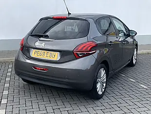 Used 2019 Peugeot 208 Signature Grey - Interior and Exterior details 9