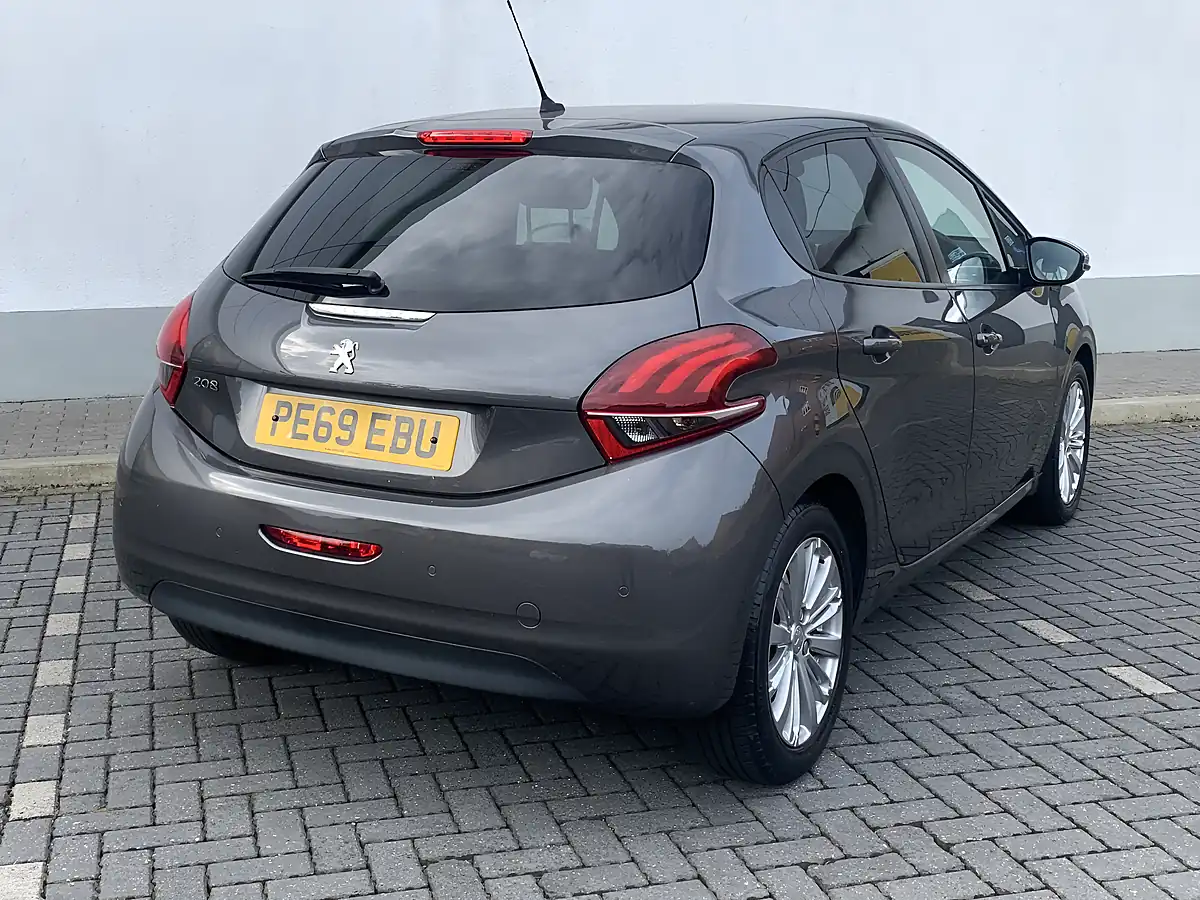 Used 2019 Peugeot 208 Signature Grey - Interior and Exterior details 9