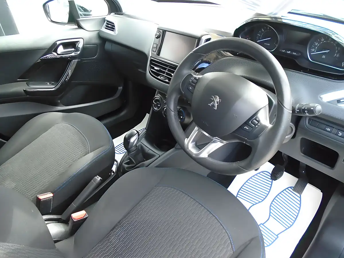 Used 2019 Peugeot 208 Signature Grey - Interior and Exterior details 10