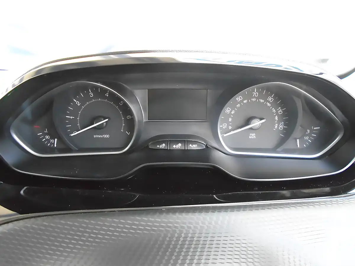 Used 2019 Peugeot 208 Signature Grey - Interior and Exterior details 11