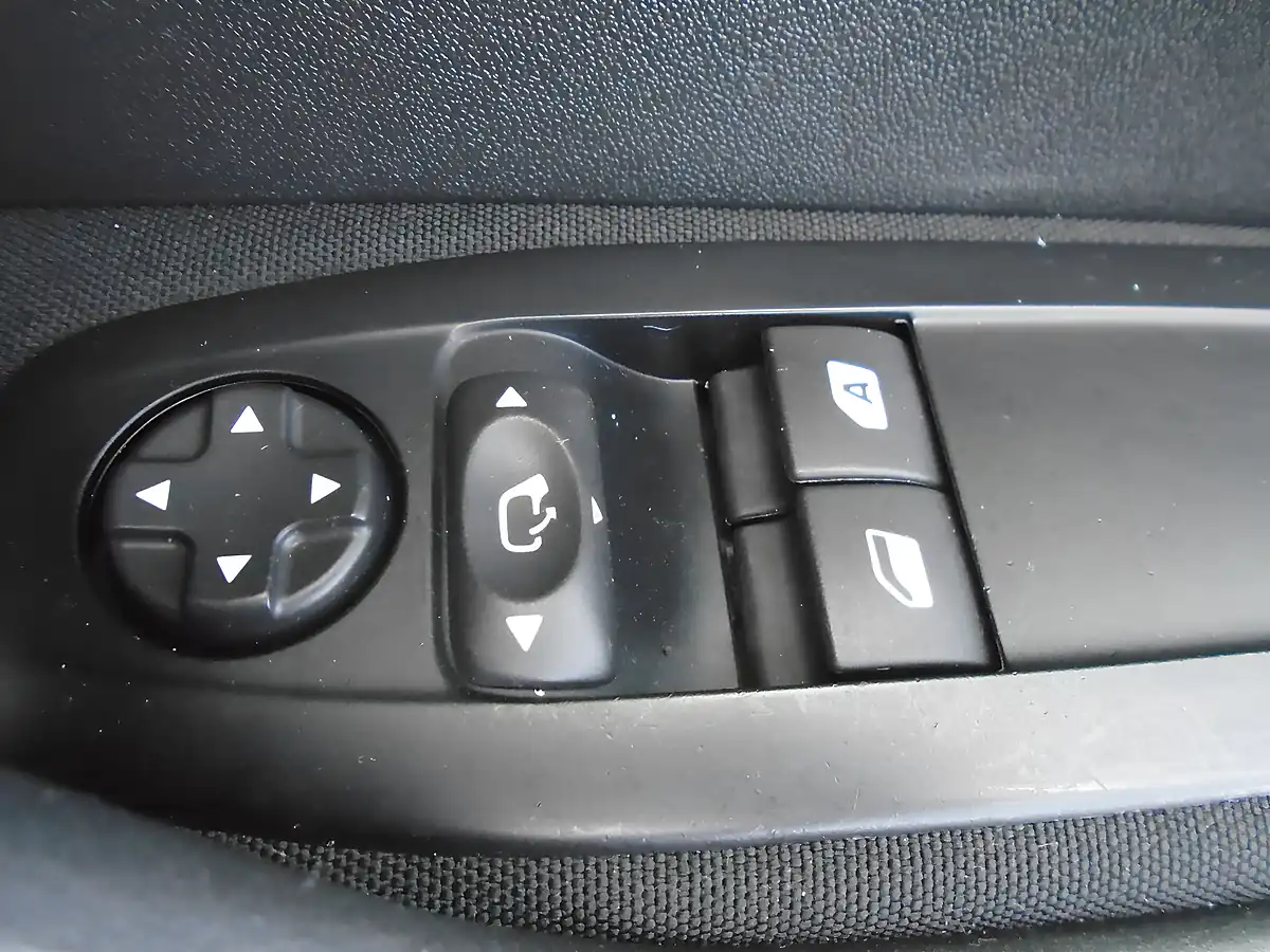 Used 2019 Peugeot 208 Signature Grey - Interior and Exterior details 15