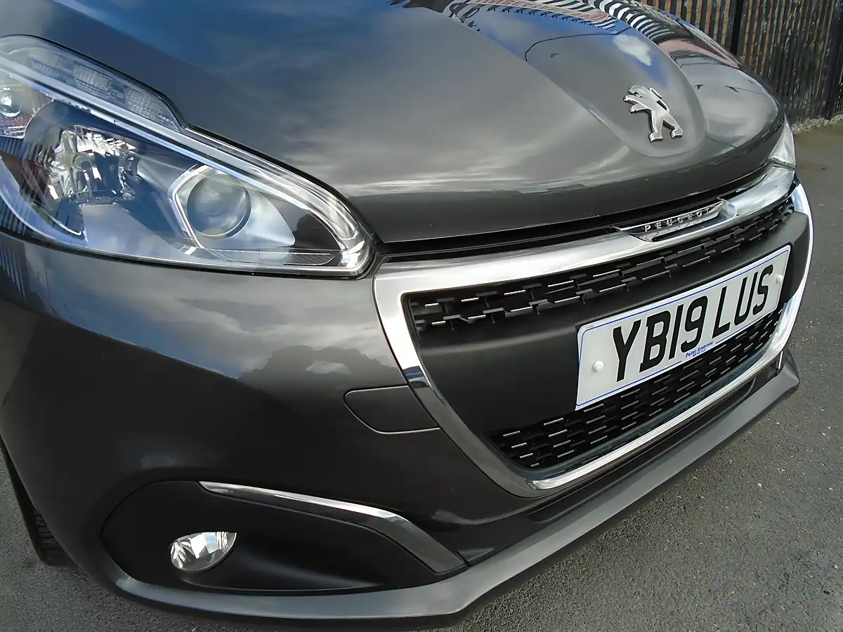 Used 2019 Peugeot 208 Signature Grey - Interior and Exterior details 19