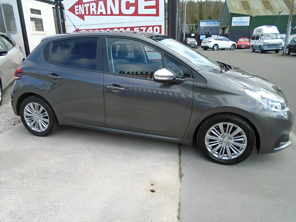 Used 2019 Peugeot 208 Signature Grey - Interior and Exterior details 2