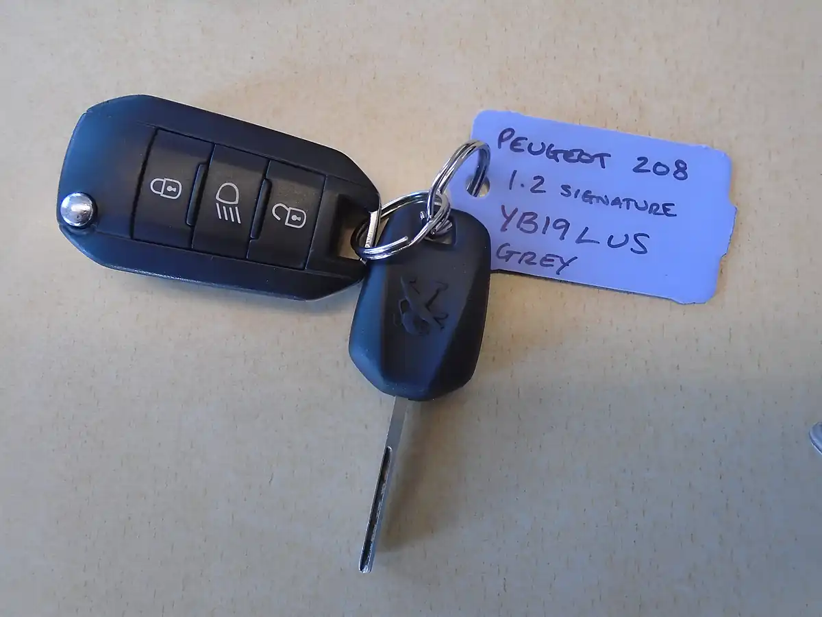 Used 2019 Peugeot 208 Signature Grey - Interior and Exterior details 20