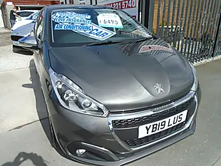 Used 2019 Peugeot 208 Signature Grey - Interior and Exterior details 3