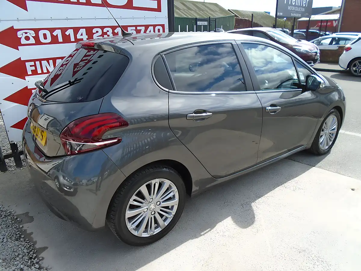Used 2019 Peugeot 208 Signature Grey - Interior and Exterior details 5