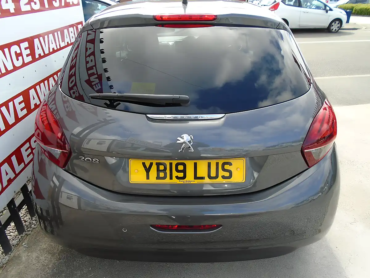 Used 2019 Peugeot 208 Signature Grey - Interior and Exterior details 6