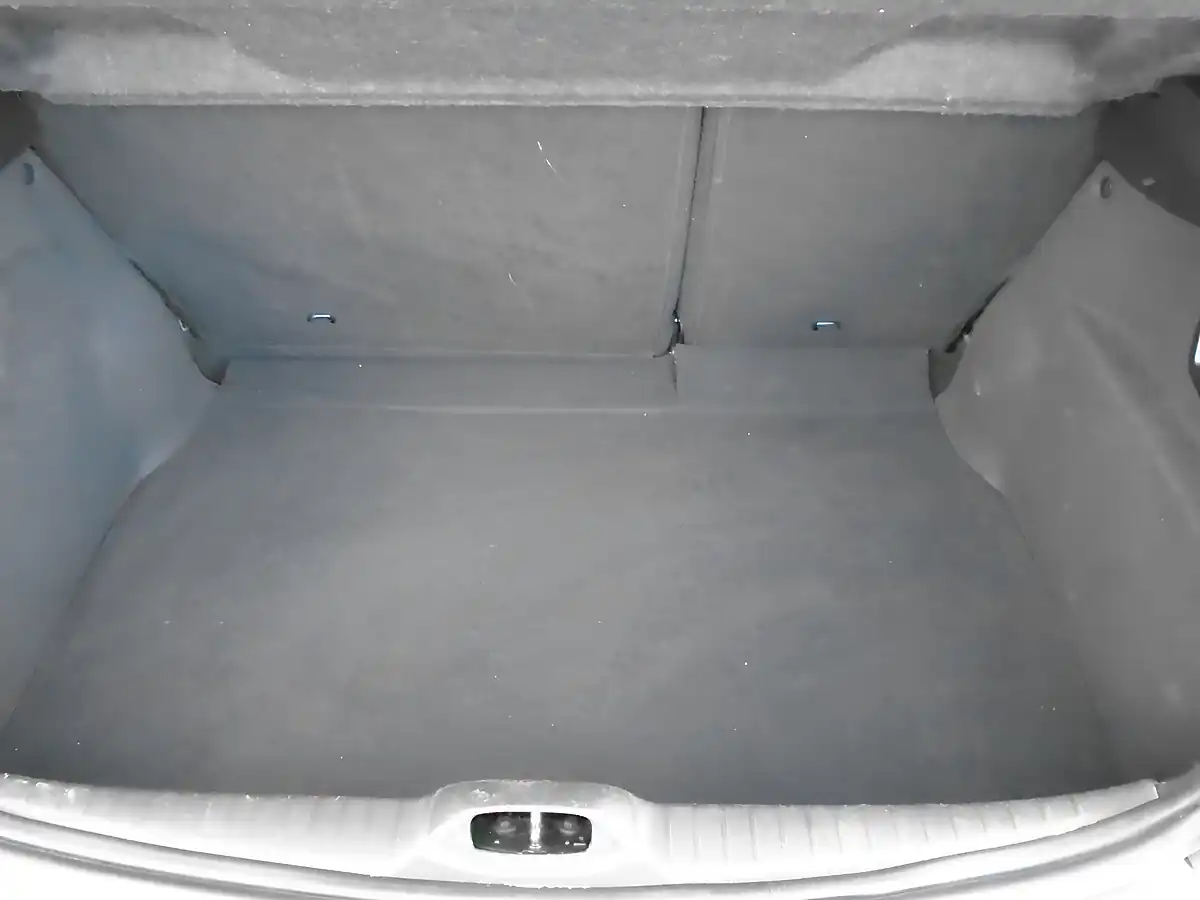 Used 2019 Peugeot 208 Signature Grey - Interior and Exterior details 7