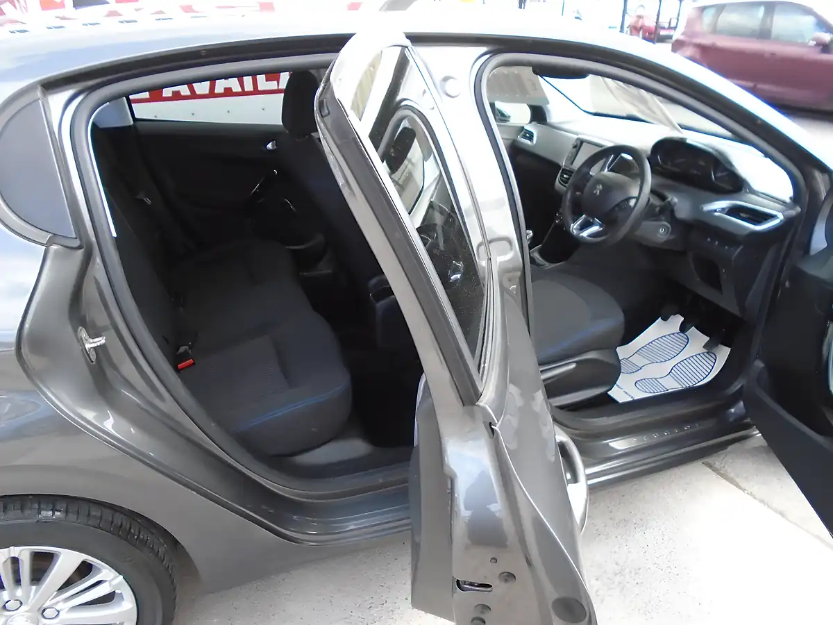 Used 2019 Peugeot 208 Signature Grey - Interior and Exterior details 8