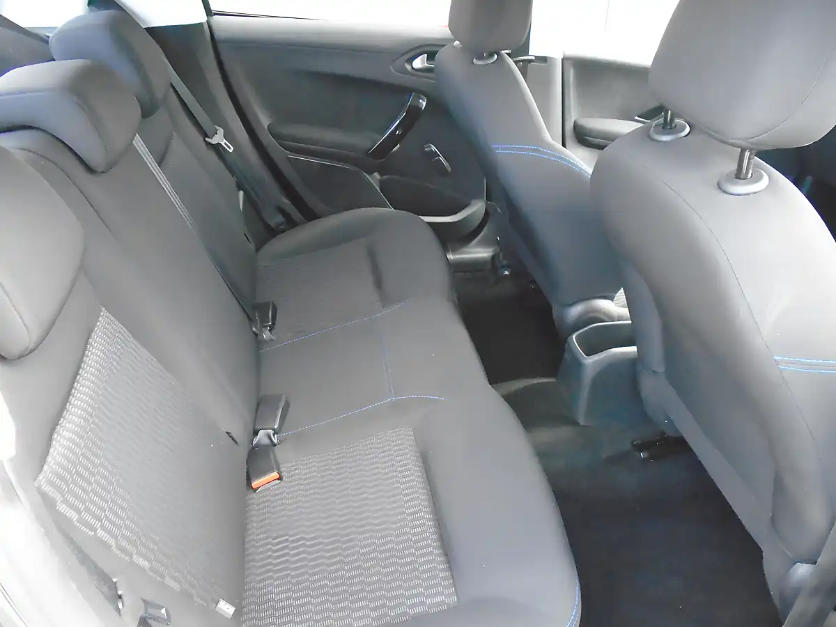 Used 2019 Peugeot 208 Signature Grey - Interior and Exterior details 9