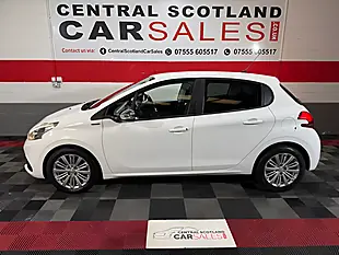 Used 2019 Peugeot 208 Signature White - Interior and Exterior details 10