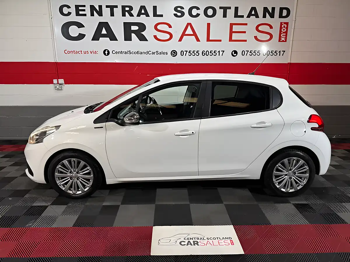 Used 2019 Peugeot 208 Signature White - Interior and Exterior details 10