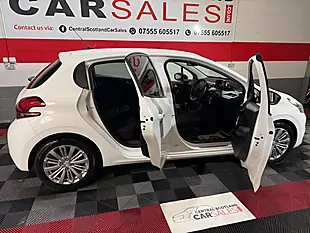 Used 2019 Peugeot 208 Signature White - Interior and Exterior details 11