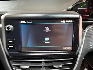Used 2019 Peugeot 208 Signature White - Interior and Exterior details 17