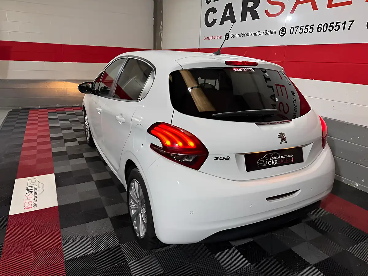 Used 2019 Peugeot 208 Signature White - Interior and Exterior details 4