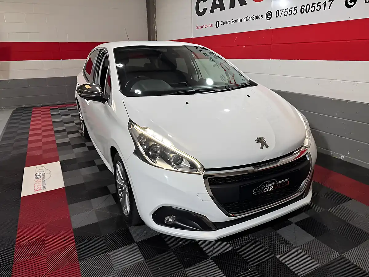 Used 2019 Peugeot 208 Signature White - Interior and Exterior details 5